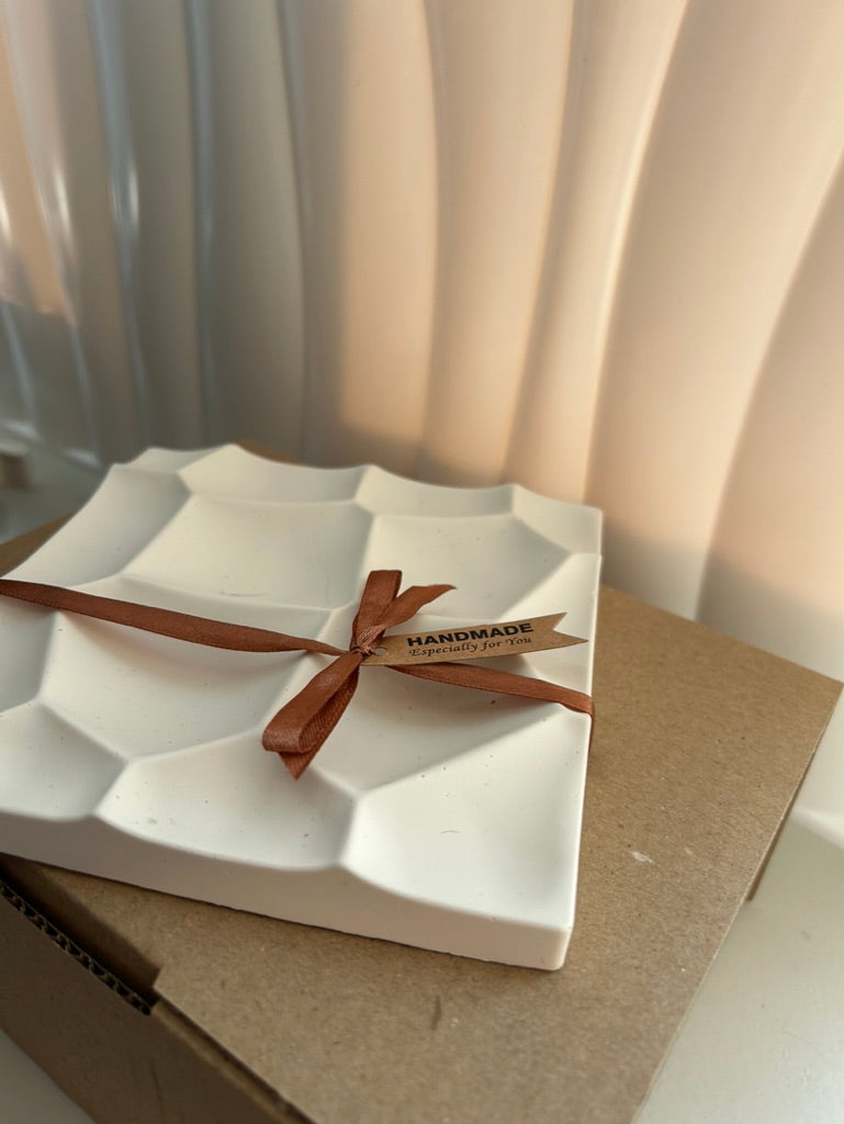 Maléa jewelry holder/pocket tray - Jesmonite